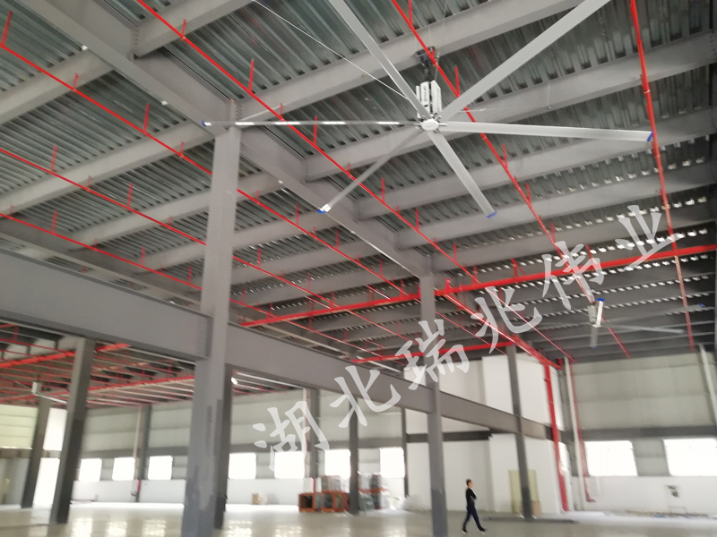為什么大型廠房車間需要安裝湖北大型工業(yè)風(fēng)扇？