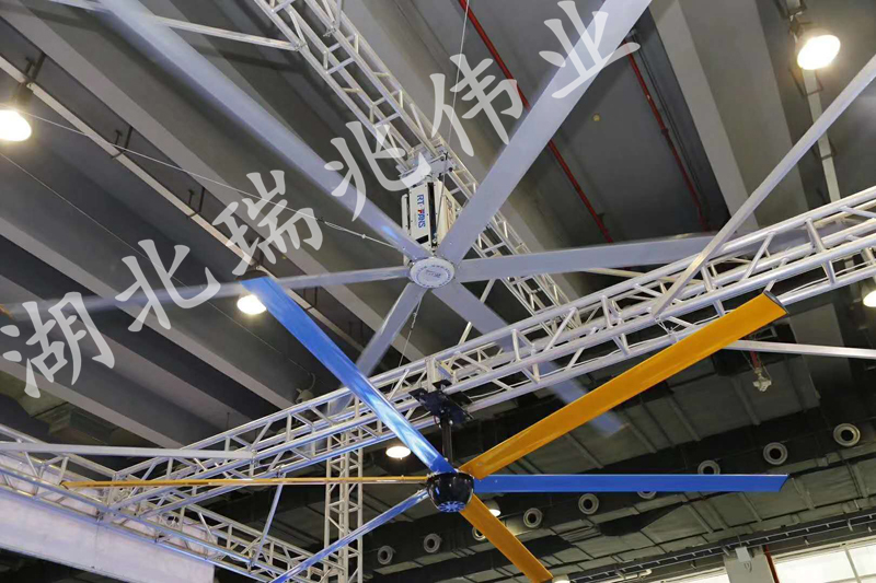 “我是護旗手”，瑞泰風(fēng)工業(yè)大風(fēng)扇引領(lǐng)下的我們都是愛國愛黨好青年！