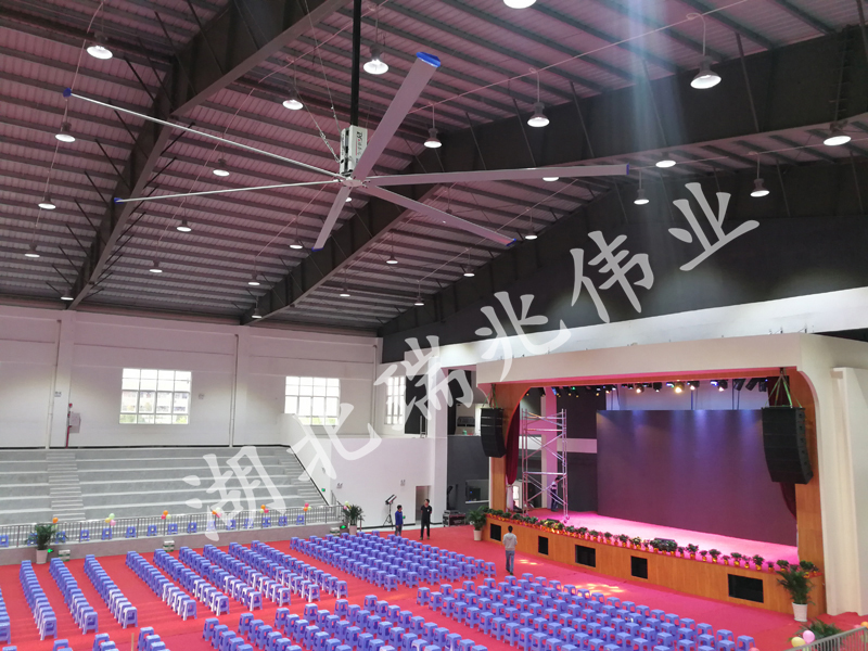 屋頂承受得住工業(yè)大風扇的重量和震動嗎？